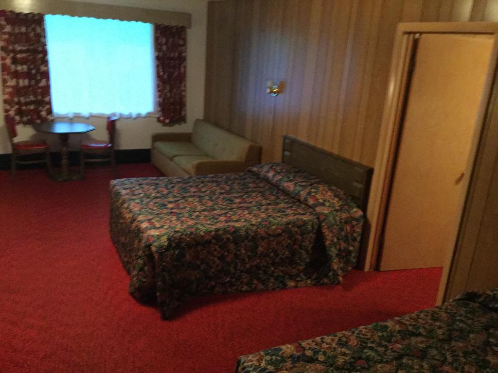 Cedars Motel Ironwood Eksteriør bilde