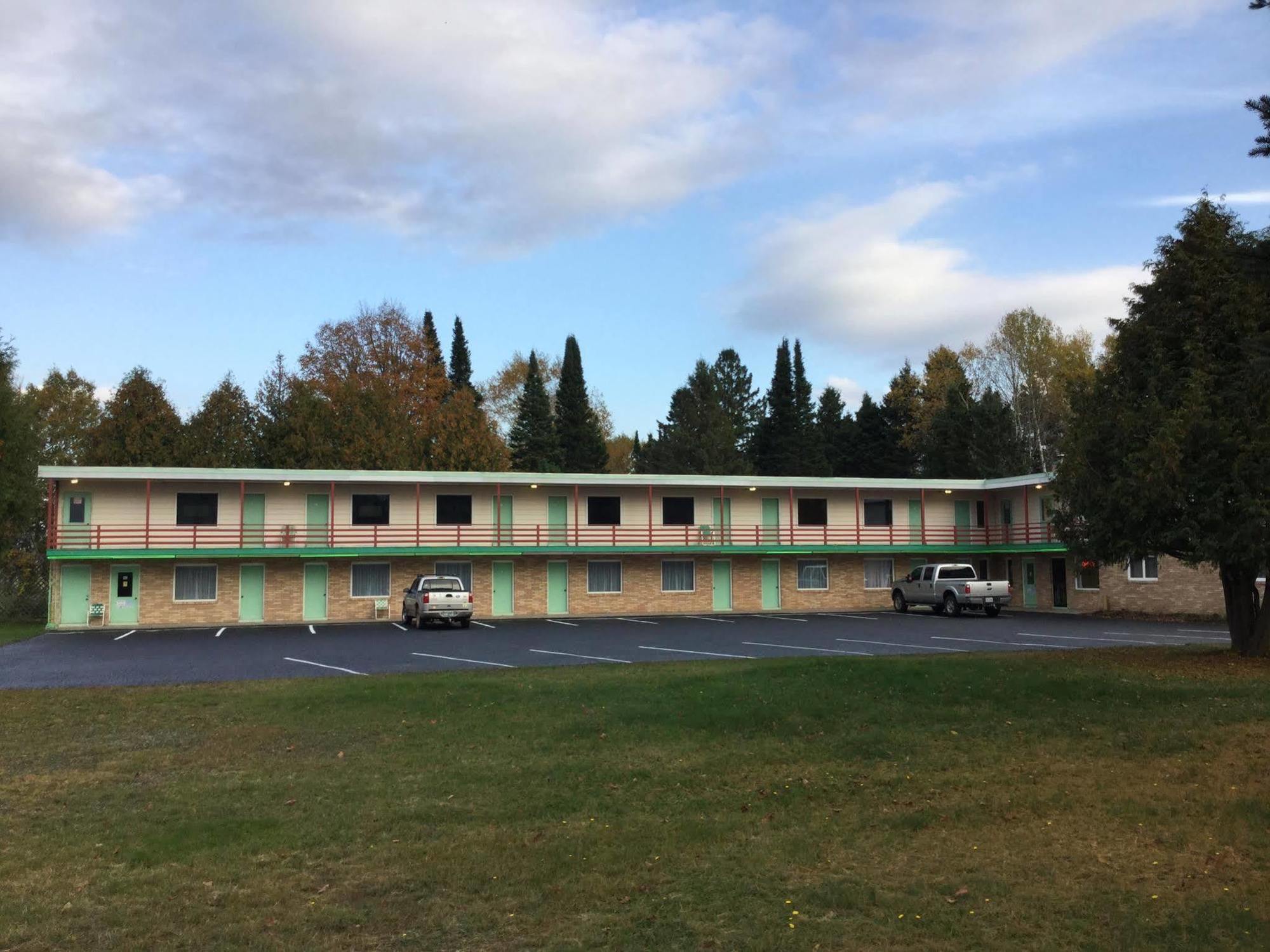 Cedars Motel Ironwood Eksteriør bilde
