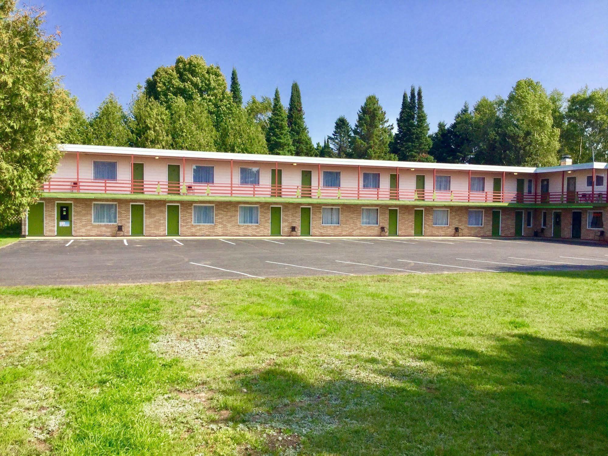 Cedars Motel Ironwood Eksteriør bilde