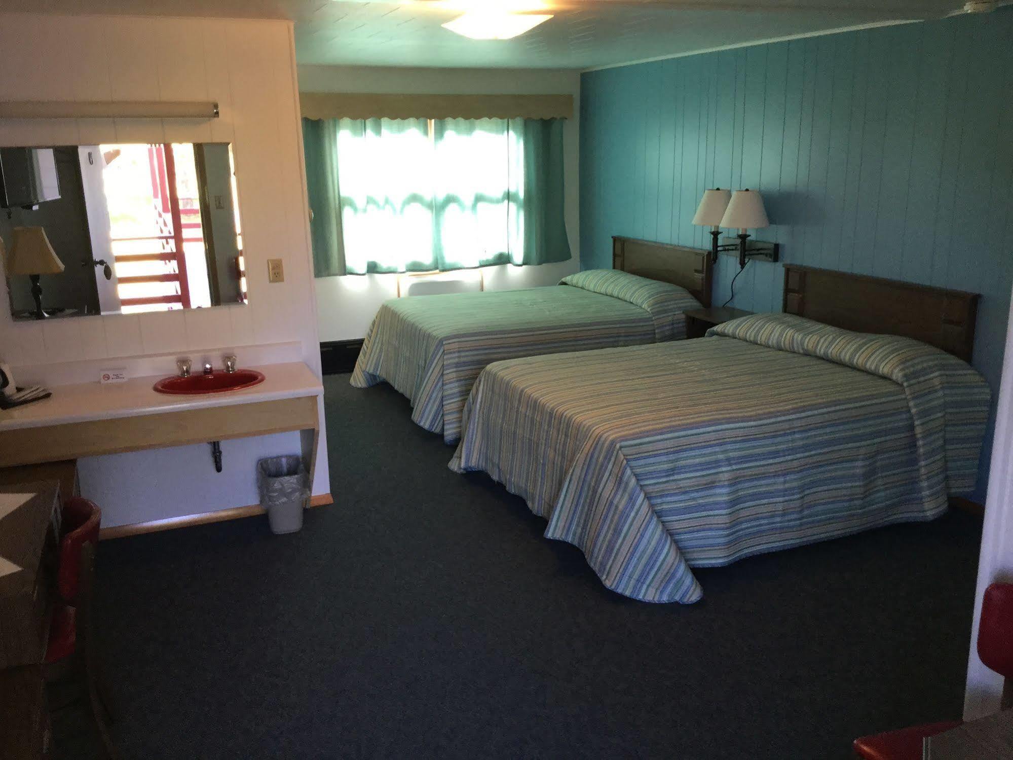 Cedars Motel Ironwood Eksteriør bilde