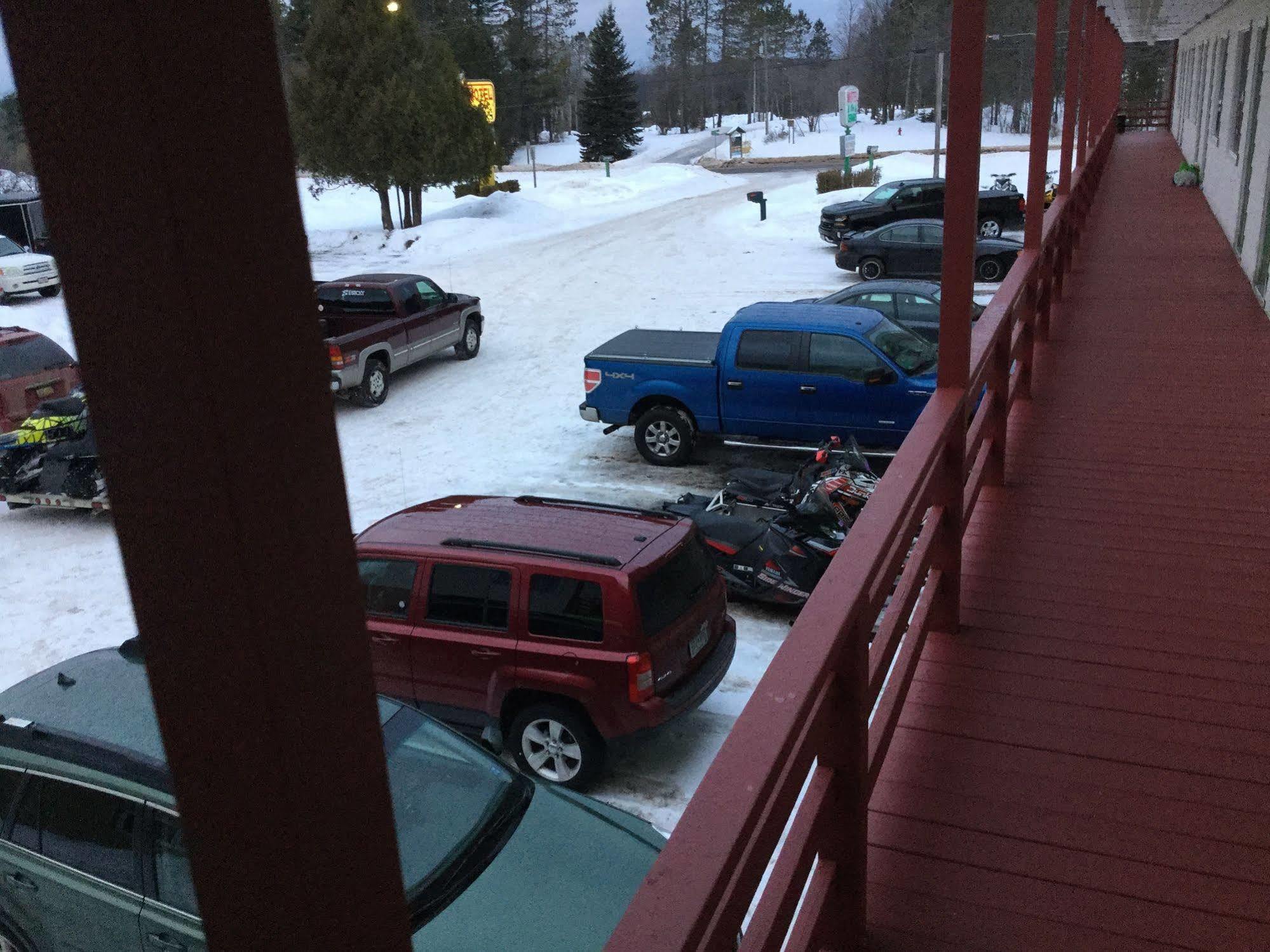 Cedars Motel Ironwood Eksteriør bilde